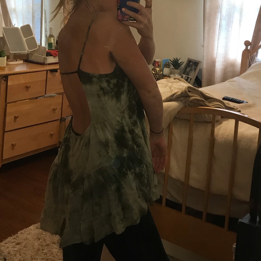 Open Back flowy Tanktop - Picture 3 of 4